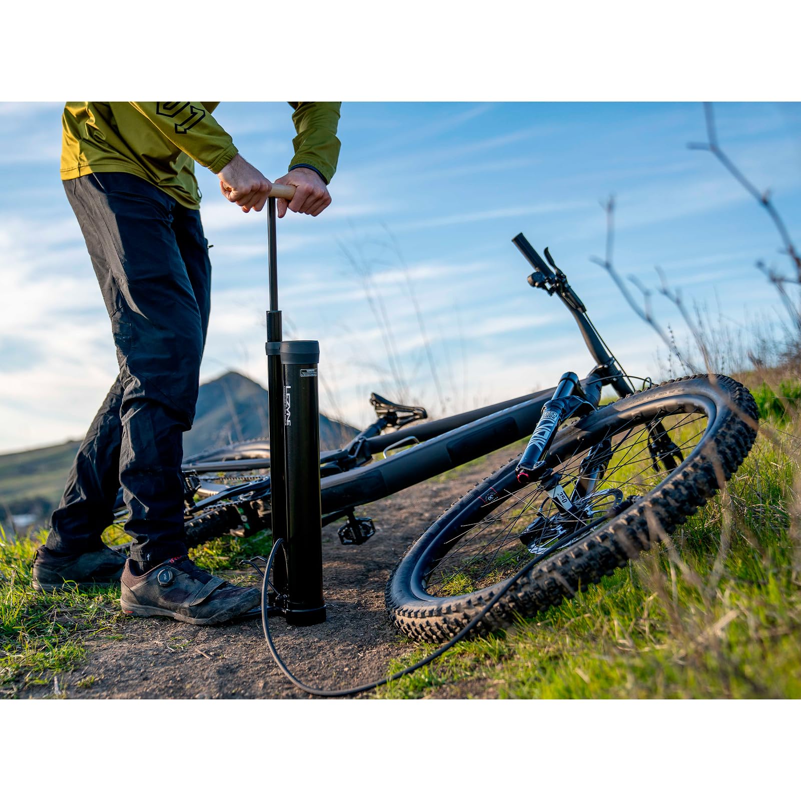 220 PSI Tubeless Bike Floor Pump with Gauge